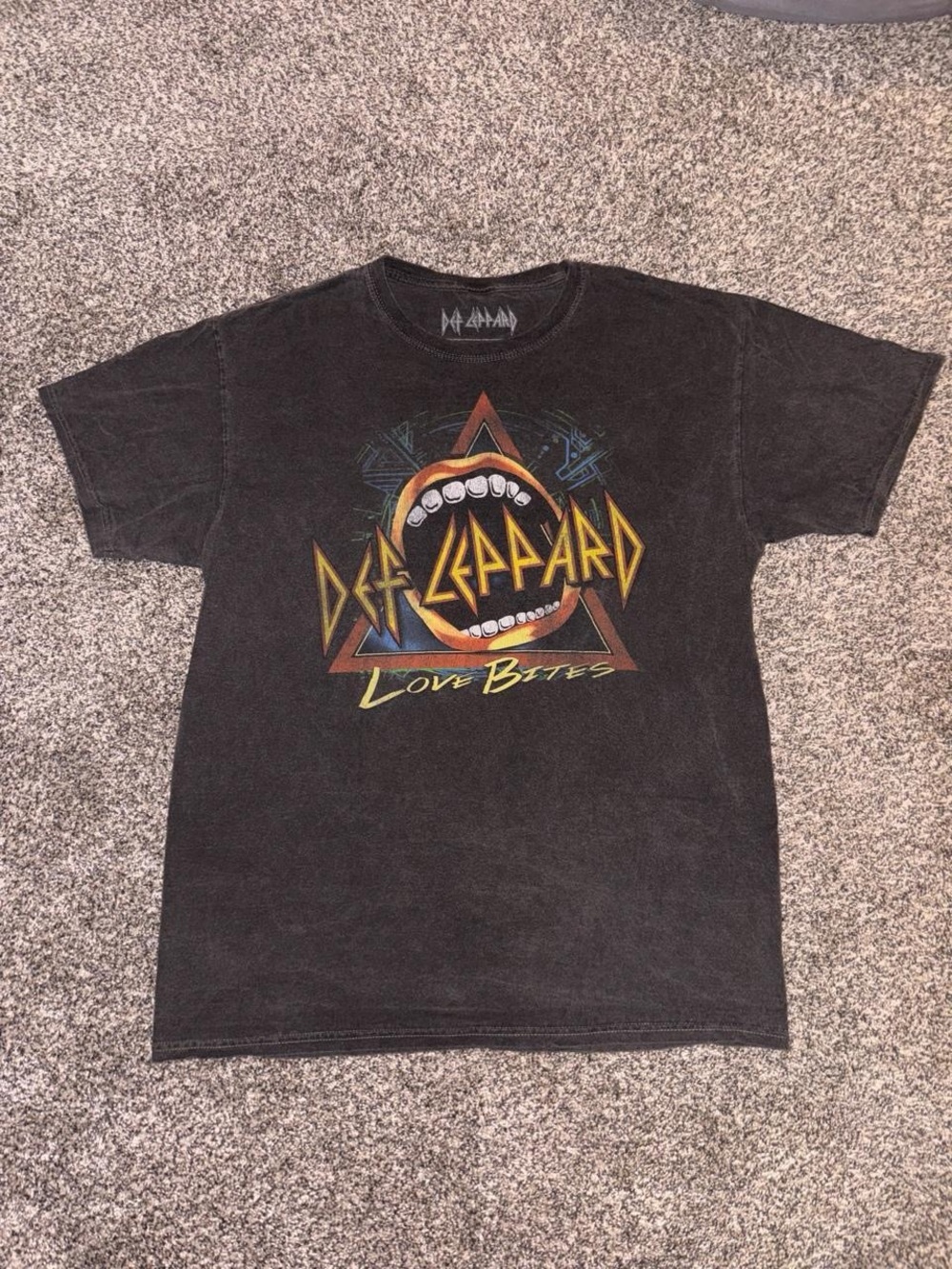 Grey grunge Def Leppard band tee